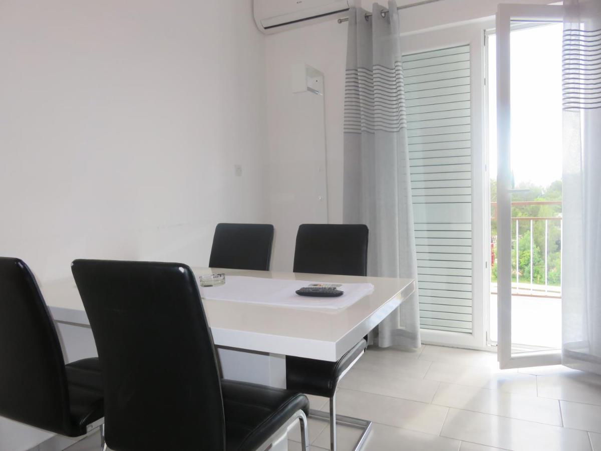 Apartmani Mm Starigrad Paklenica Exterior foto