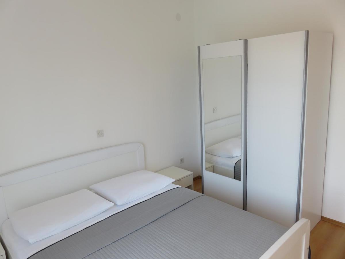 Apartmani Mm Starigrad Paklenica Exterior foto