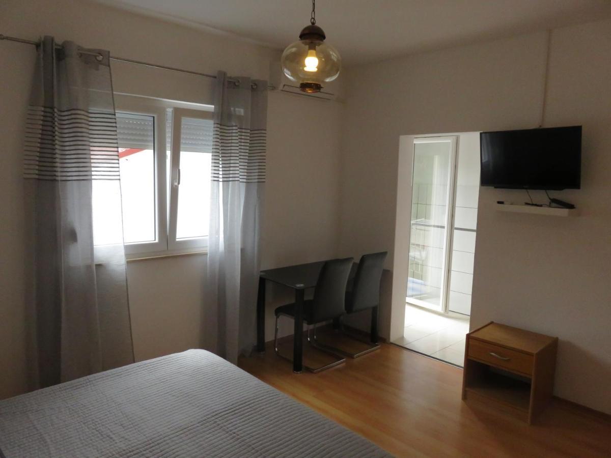 Apartmani Mm Starigrad Paklenica Exterior foto