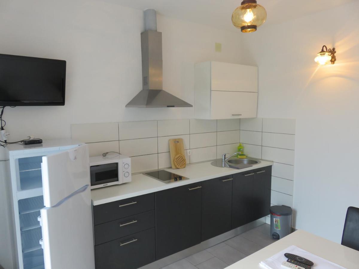 Apartmani Mm Starigrad Paklenica Exterior foto